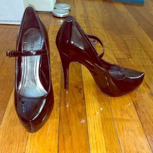 BCBG Maxazria Black Pumps